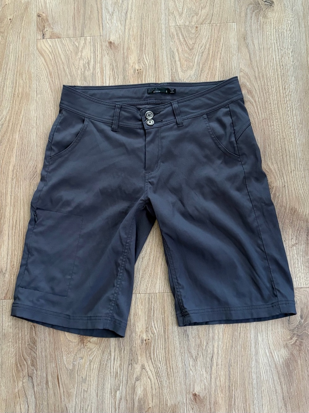Prana Women's Hiking Shorts Blue/Gray  Bermuda Womens Size 6 Great Condition!